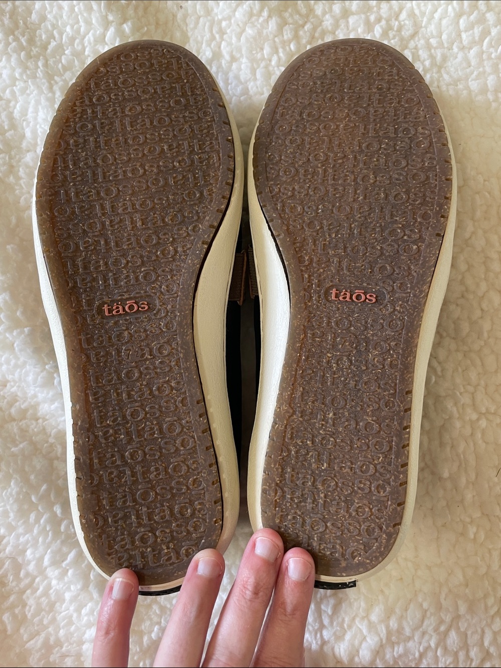 Taos Women's Upward Steel/ Taupe Multi Loafer Like New Size 7.5 - Picture 8 of 10